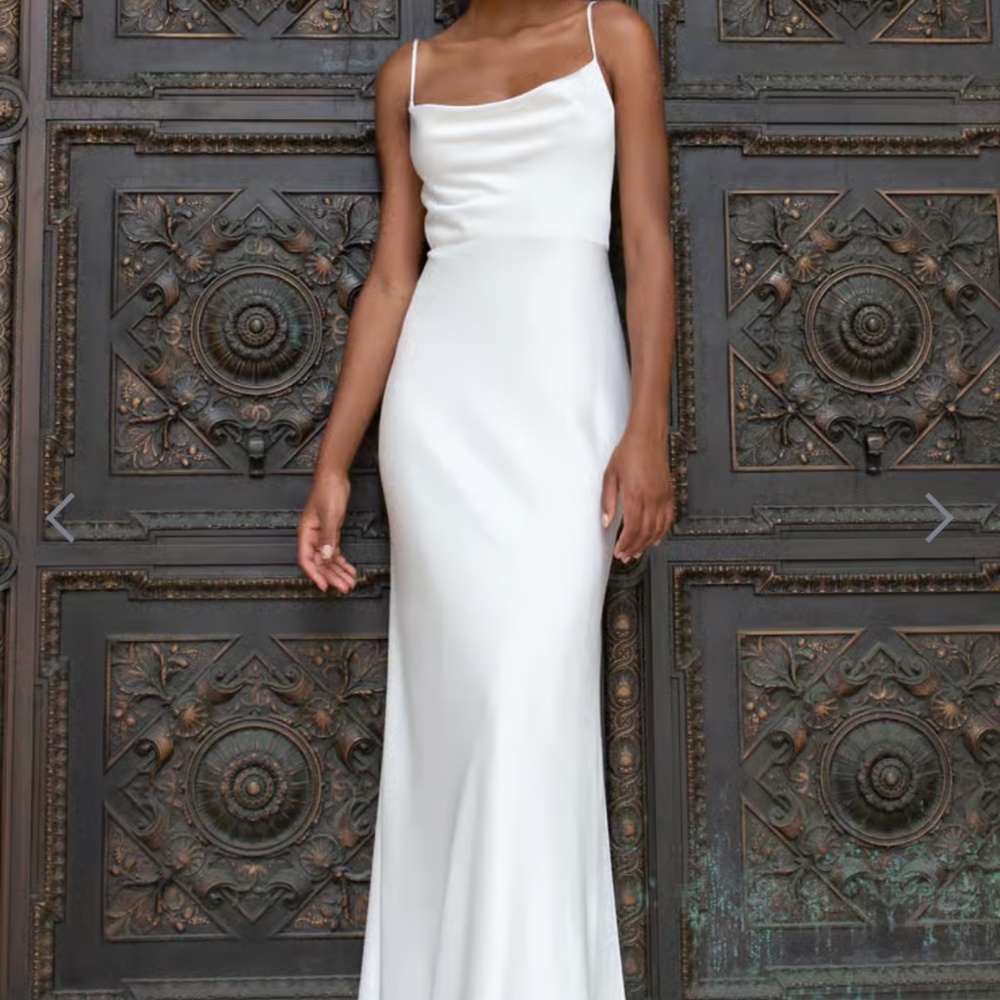 New and unused wedding dress - Picture 15 of 15